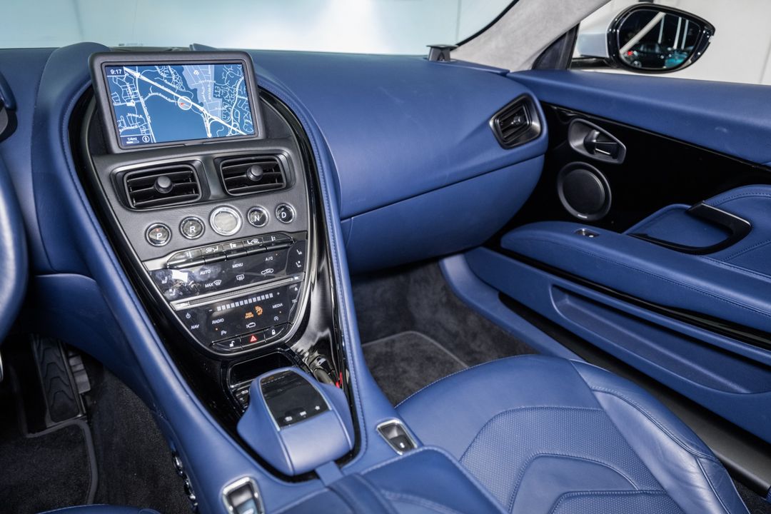 2020 Aston Martin DBS