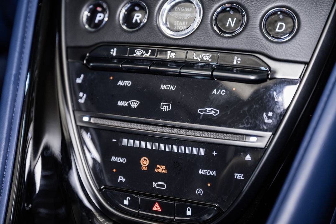 2020 Aston Martin DBS