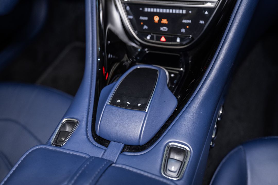 2020 Aston Martin DBS