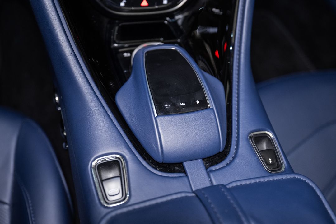 2020 Aston Martin DBS