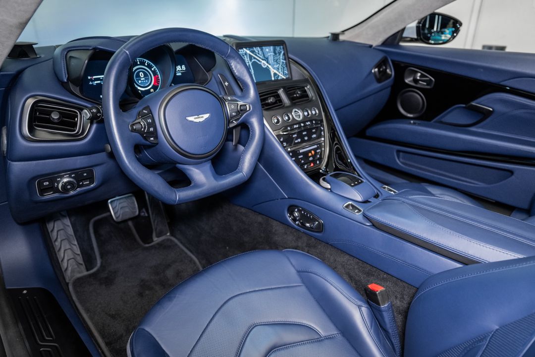 2020 Aston Martin DBS