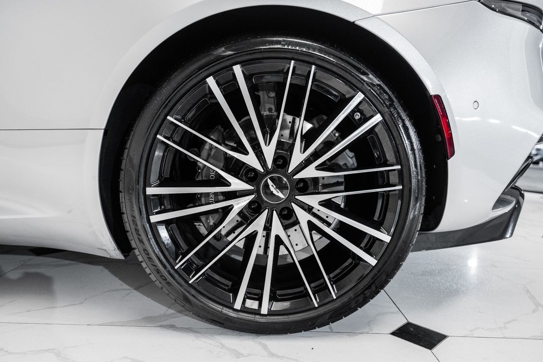 2020 Aston Martin DBS