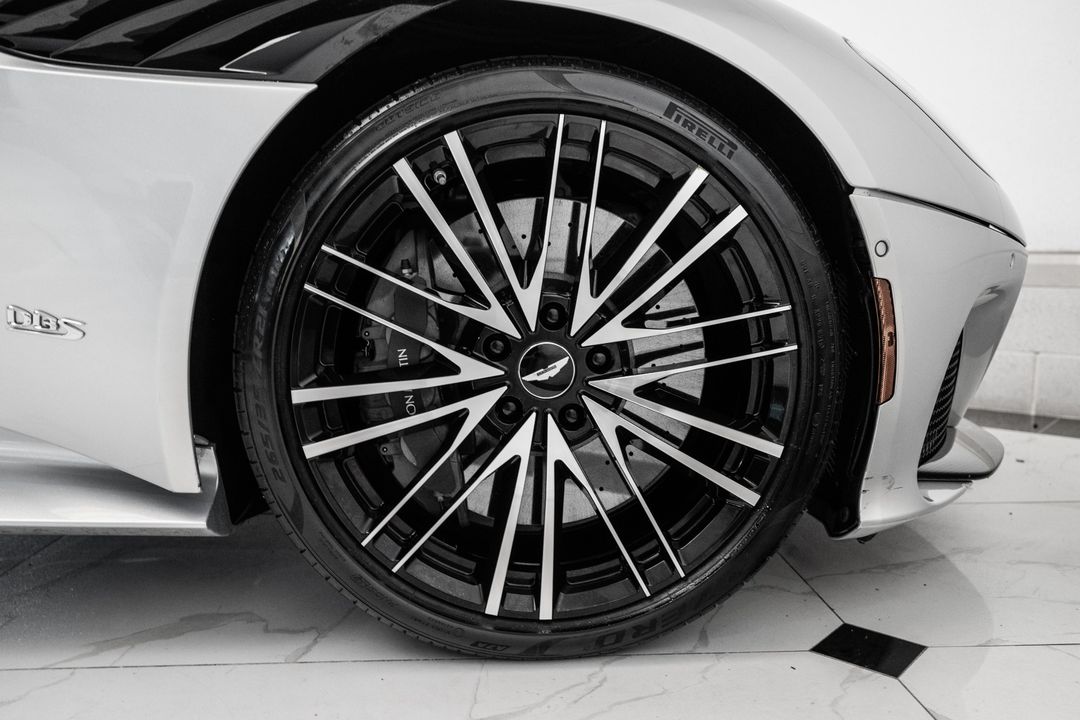 2020 Aston Martin DBS