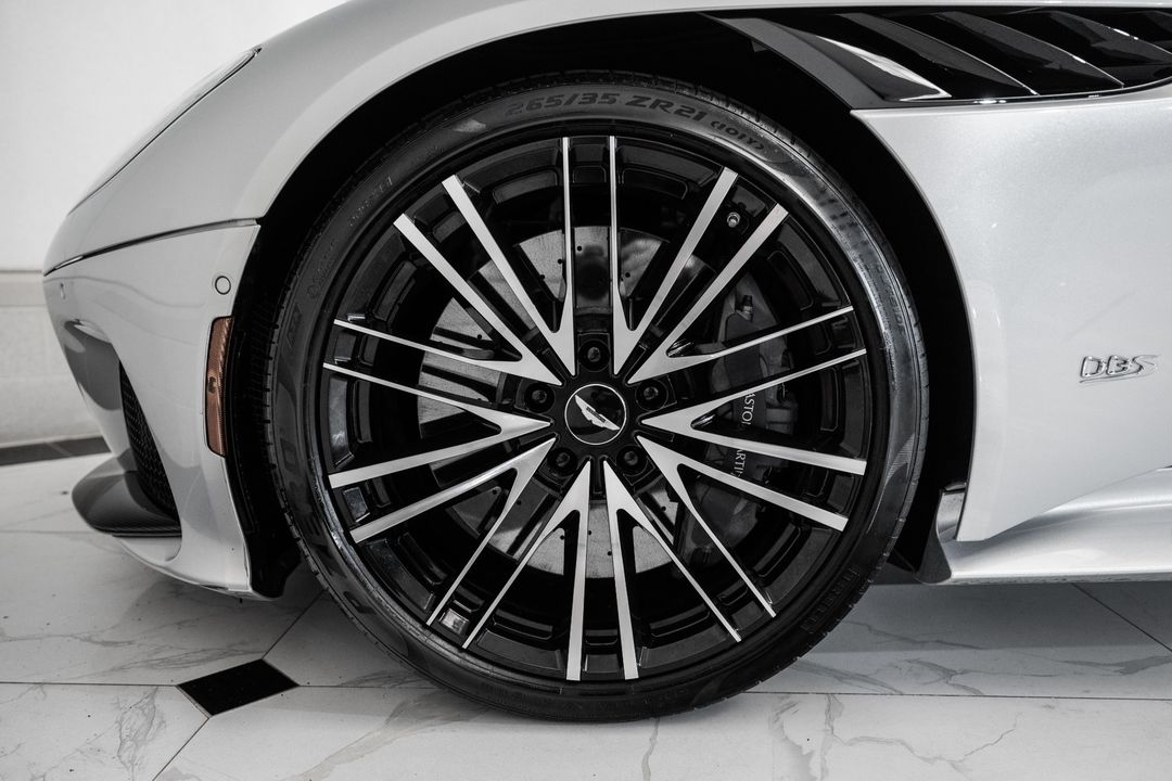2020 Aston Martin DBS