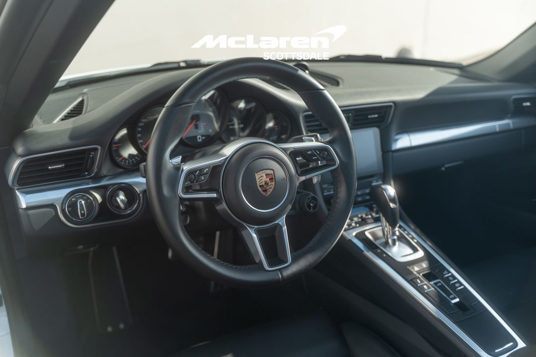 2017 PORSCHE 911