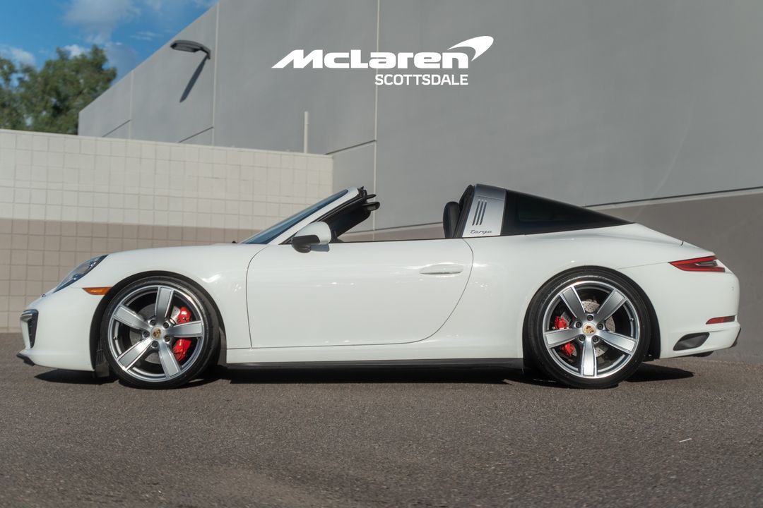 2017 PORSCHE 911