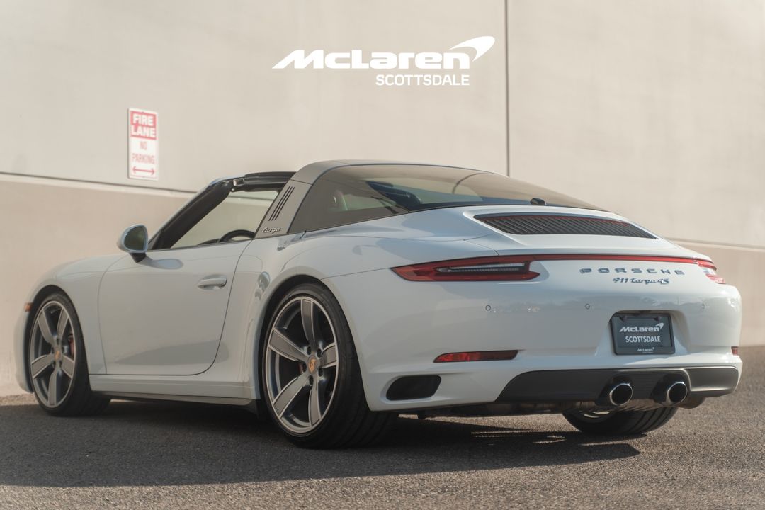 2017 PORSCHE 911