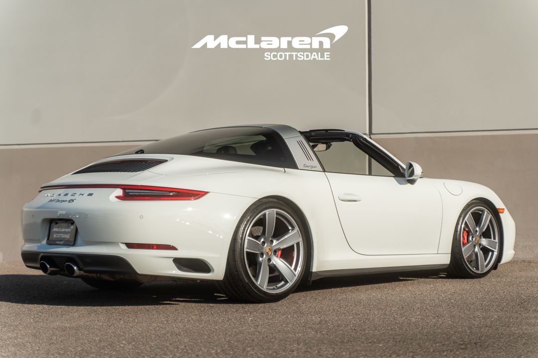 2017 PORSCHE 911