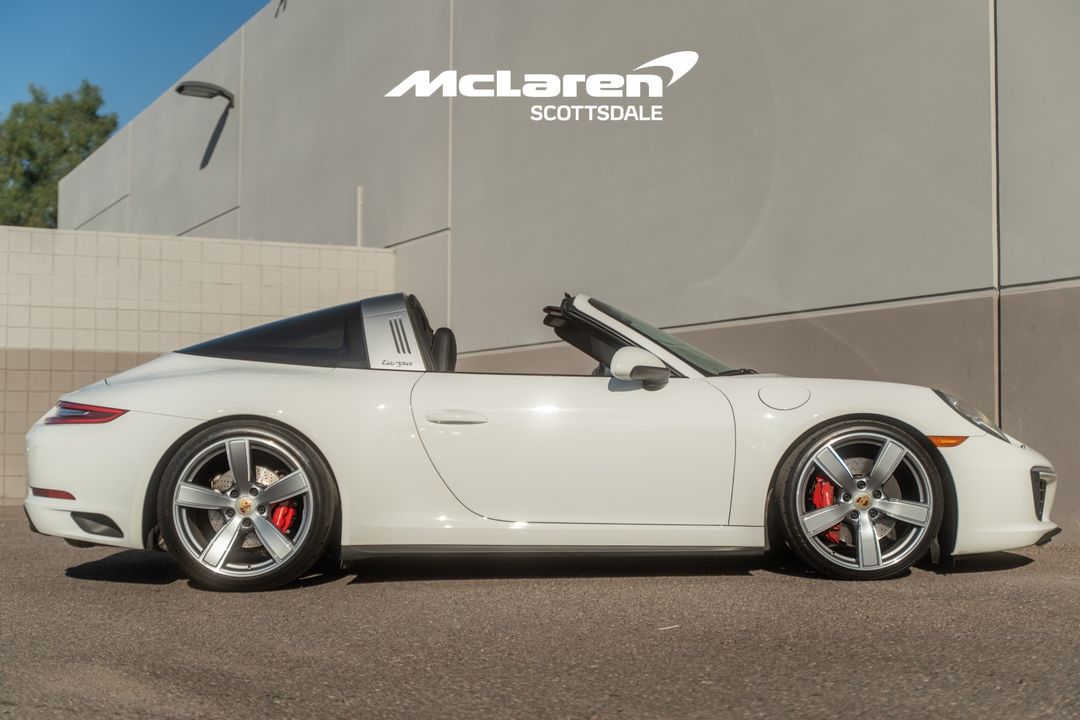 2017 PORSCHE 911