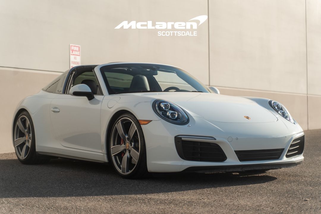 2017 PORSCHE 911