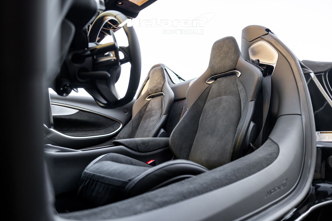 2025 MCLAREN ARTURA