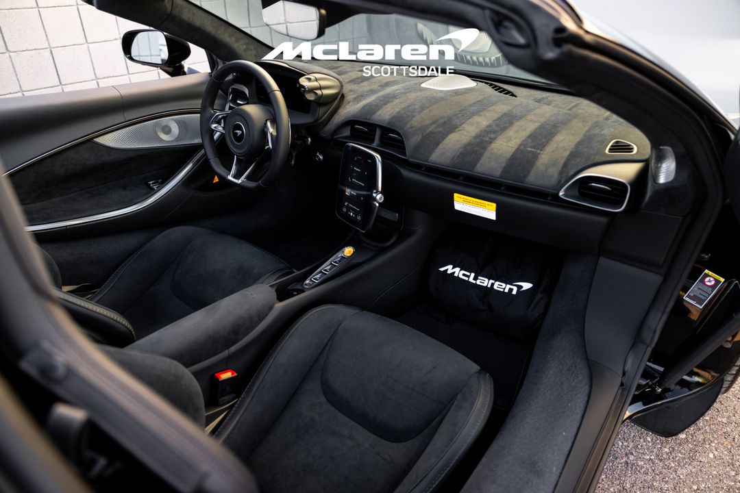 2025 MCLAREN ARTURA