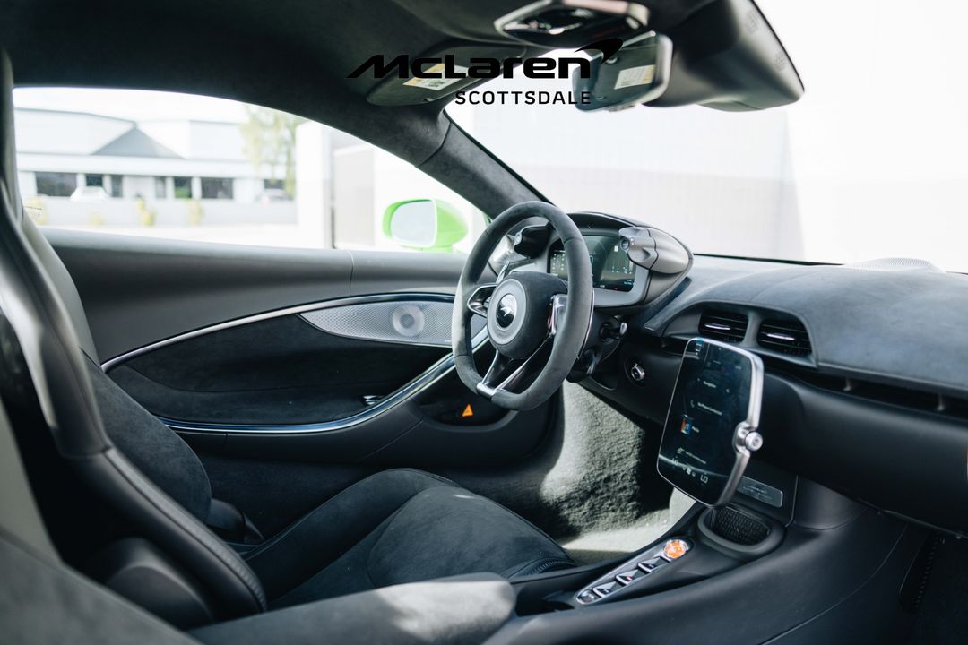2025 MCLAREN ARTURA