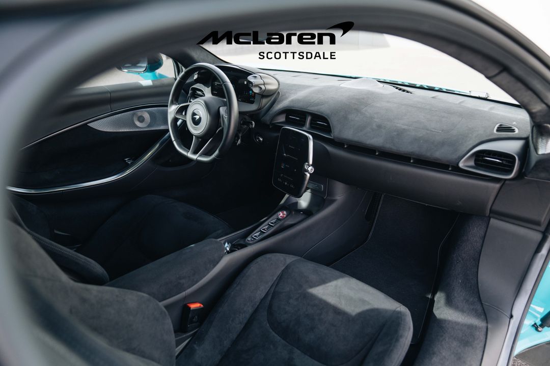 2023 MCLAREN ARTURA