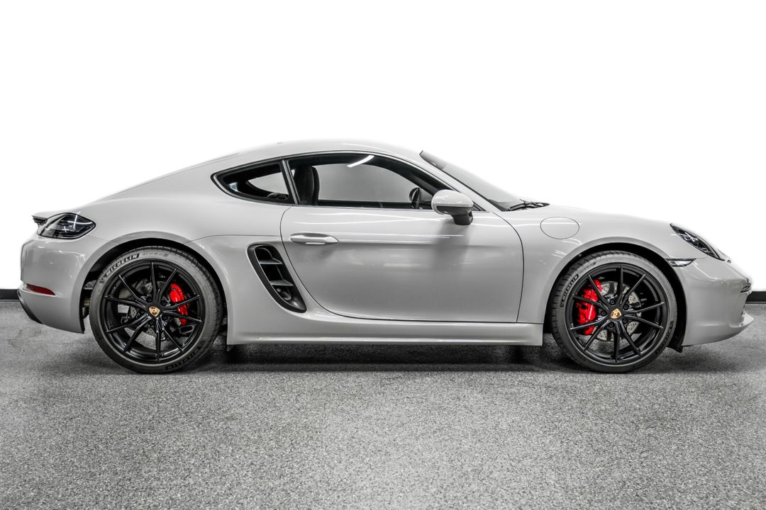 2025 Porsche 718 Cayman