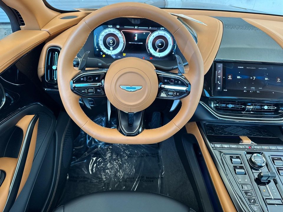 2025 Aston Martin DBX
