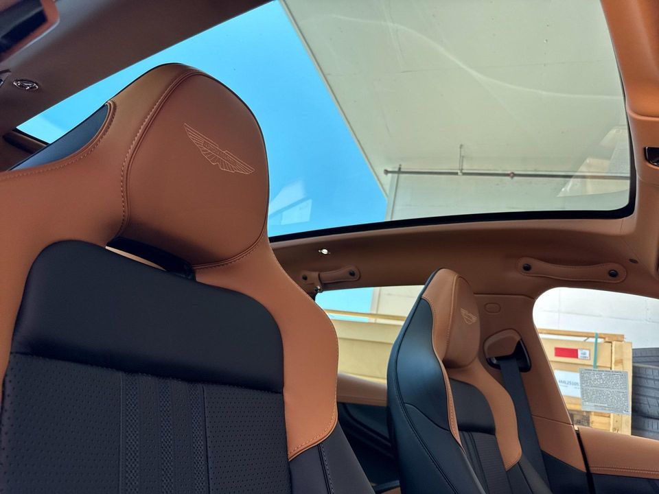 2025 Aston Martin DBX