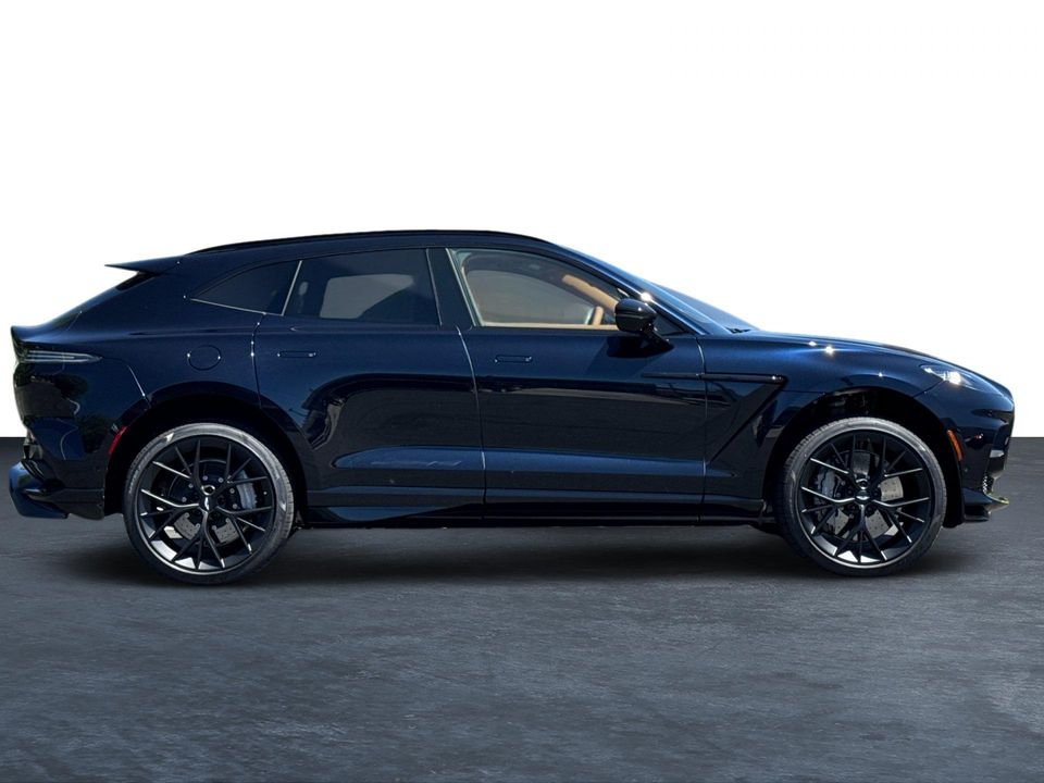2025 Aston Martin DBX