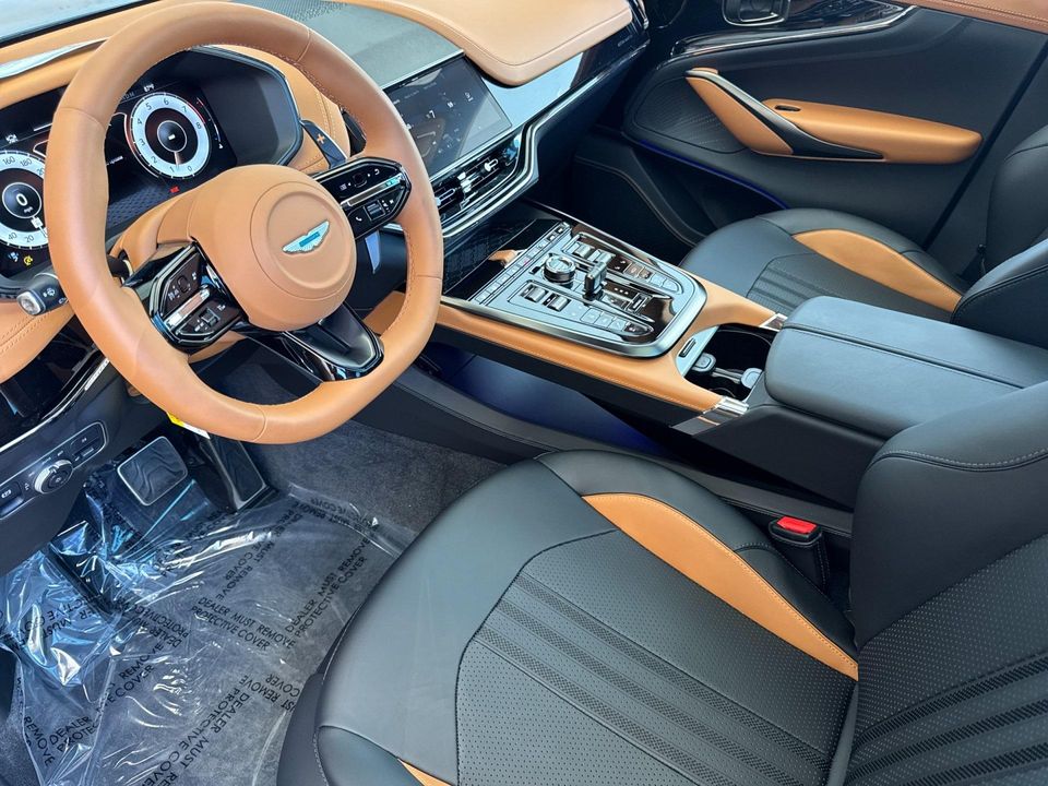 2025 Aston Martin DBX