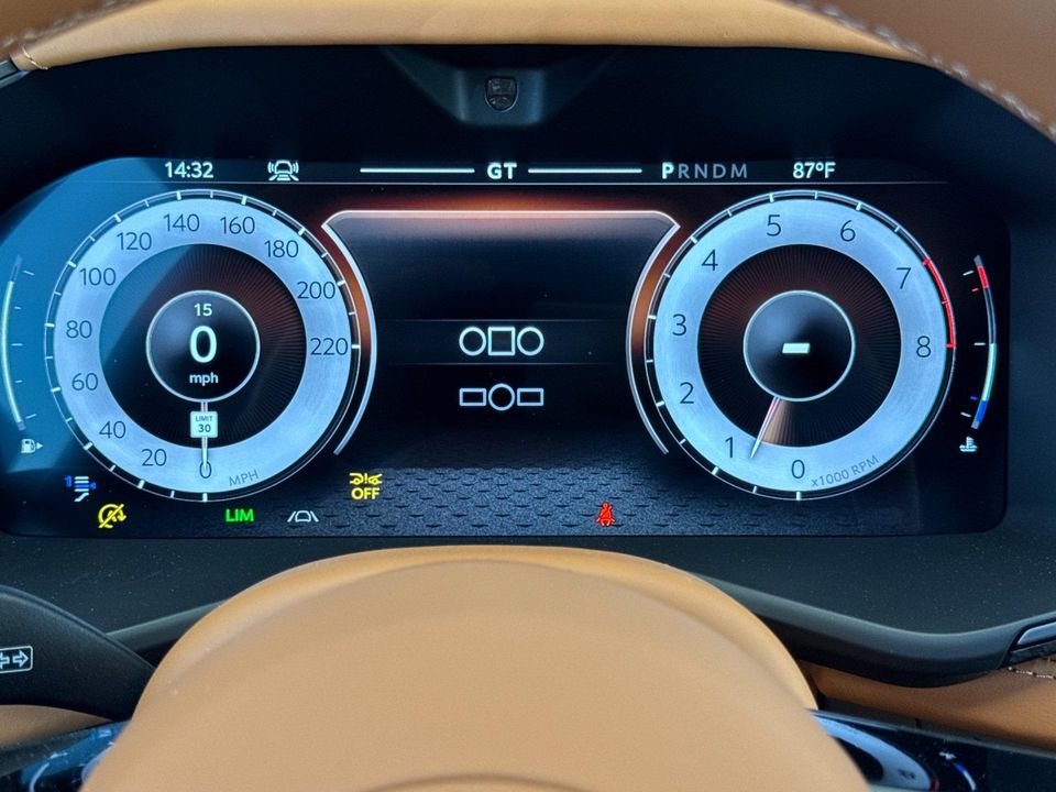 2025 Aston Martin DBX