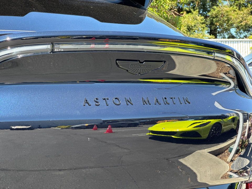 2025 Aston Martin DBX
