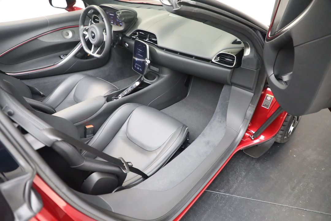 2025 McLaren Artura Spider