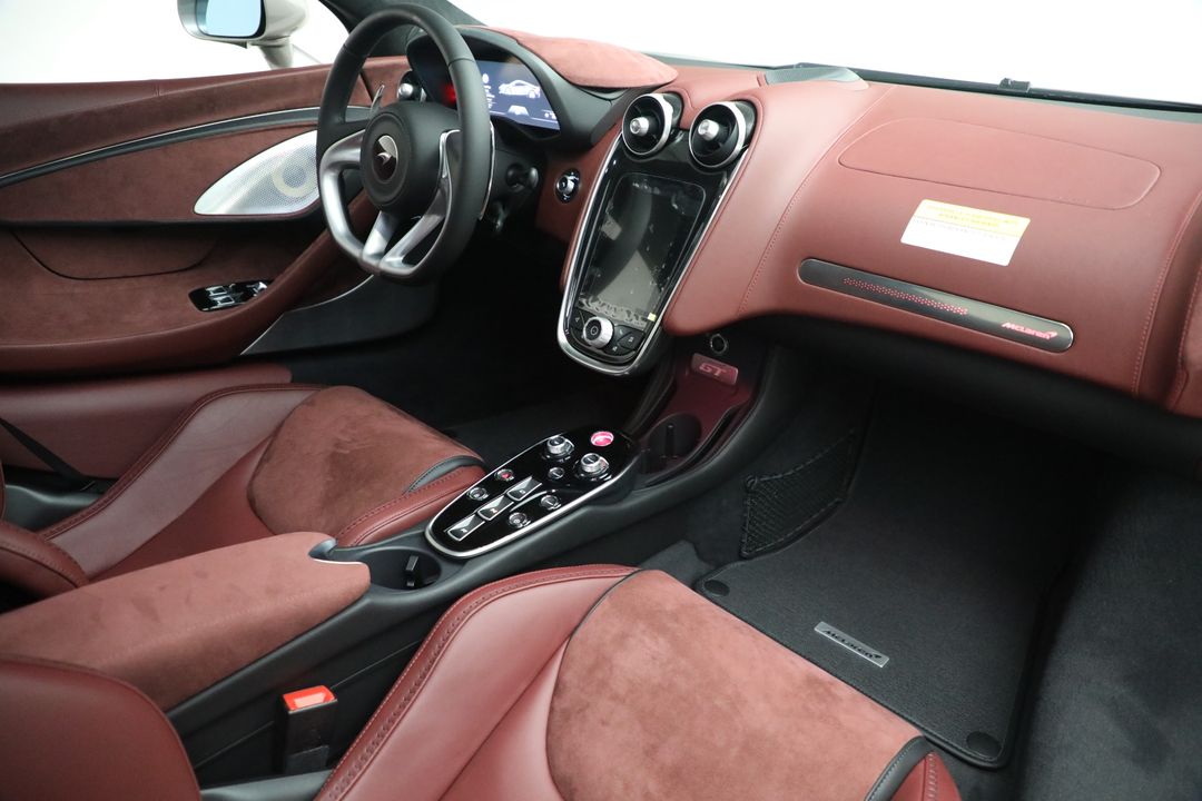 2023 McLaren GT