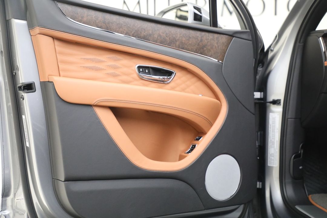2023 Bentley Bentayga EWB