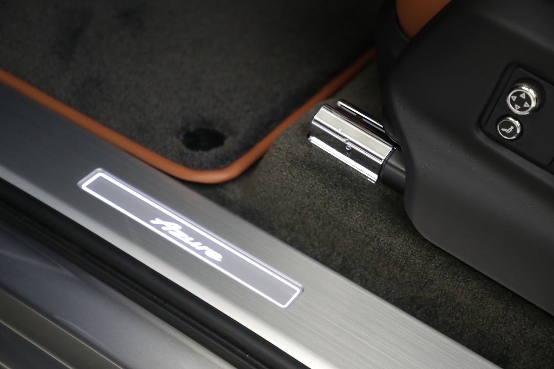2023 Bentley Bentayga EWB