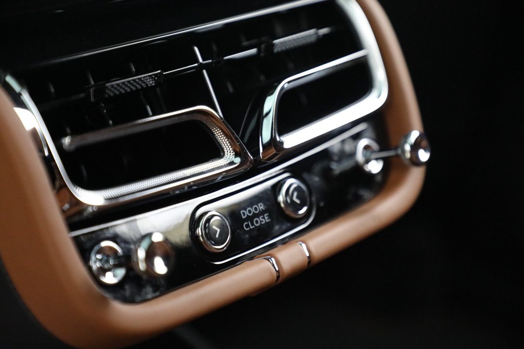 2023 Bentley Bentayga EWB