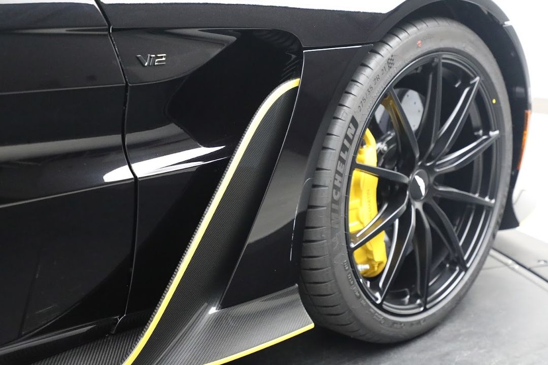 2023 Aston Martin Vantage