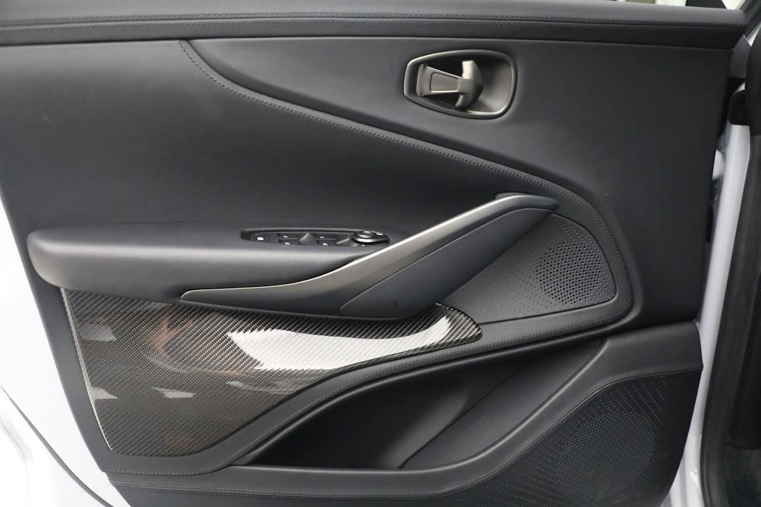 2023 Aston Martin DBX
