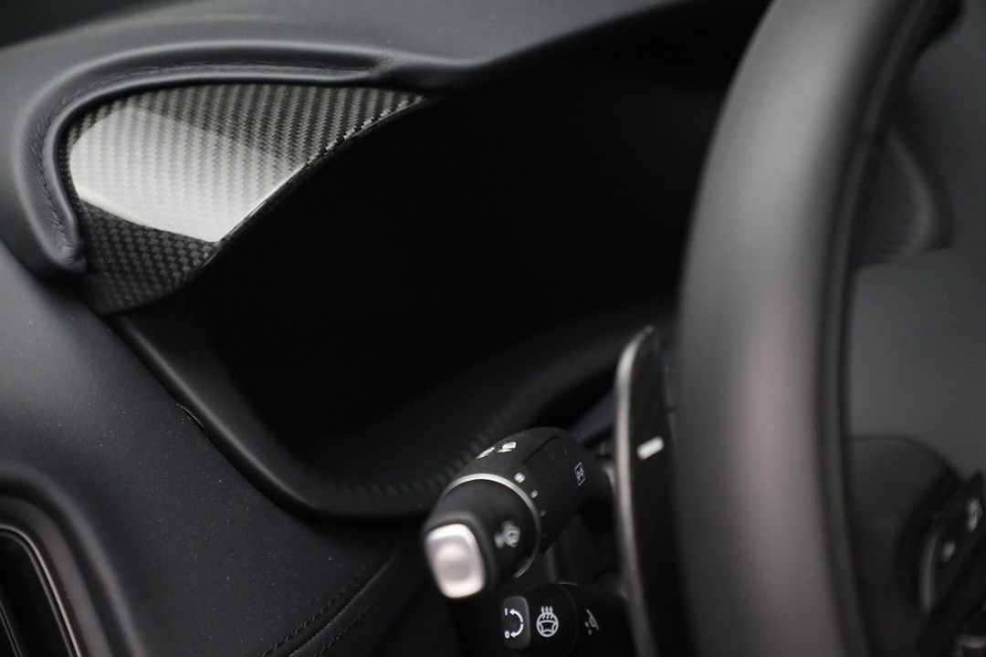 2023 Aston Martin DBX