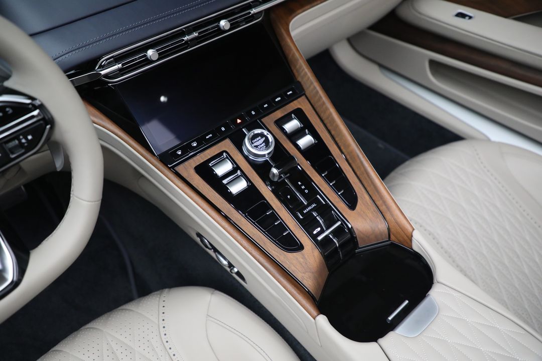 2025 Aston Martin DB12