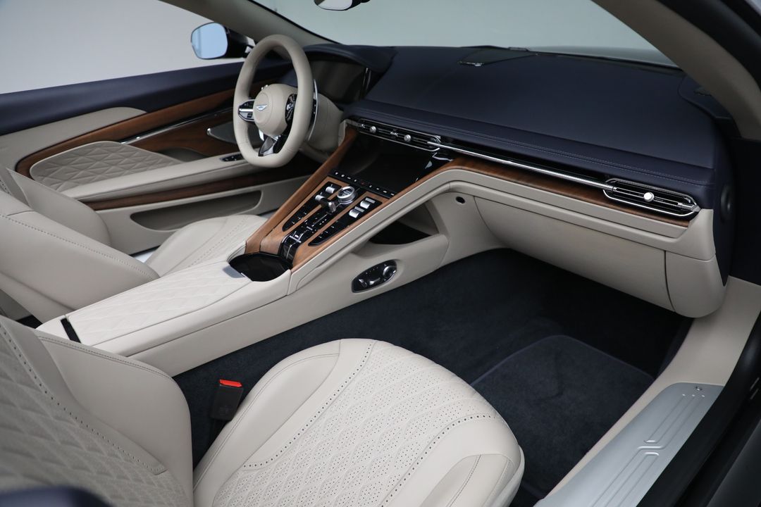 2025 Aston Martin DB12