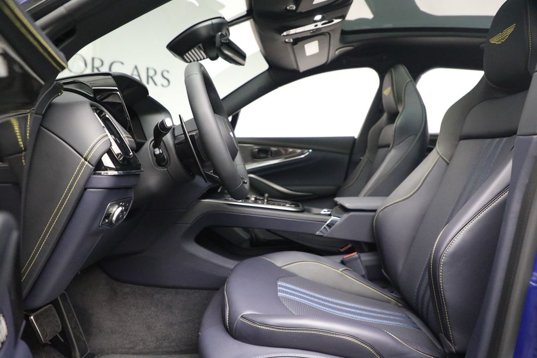2025 Aston Martin DBX