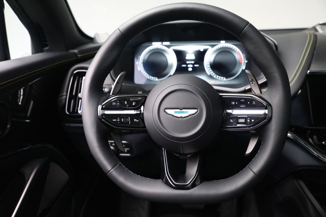 2025 Aston Martin DBX