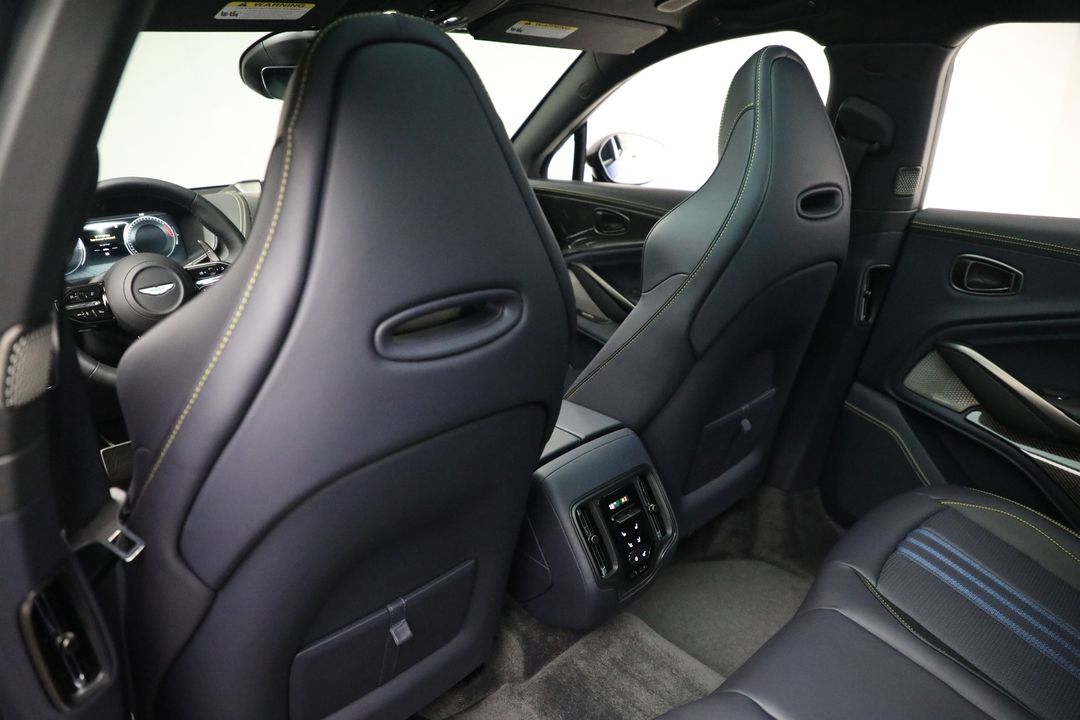 2025 Aston Martin DBX