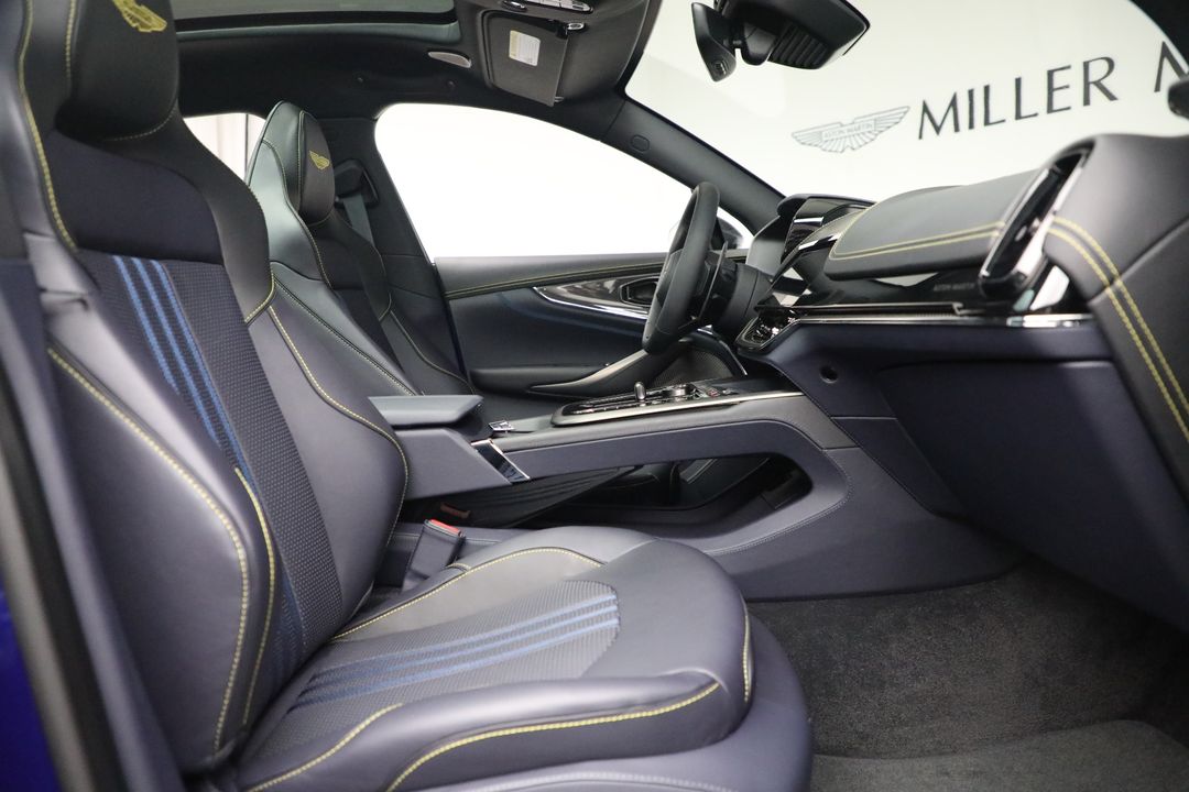 2025 Aston Martin DBX