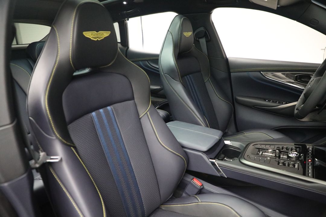2025 Aston Martin DBX