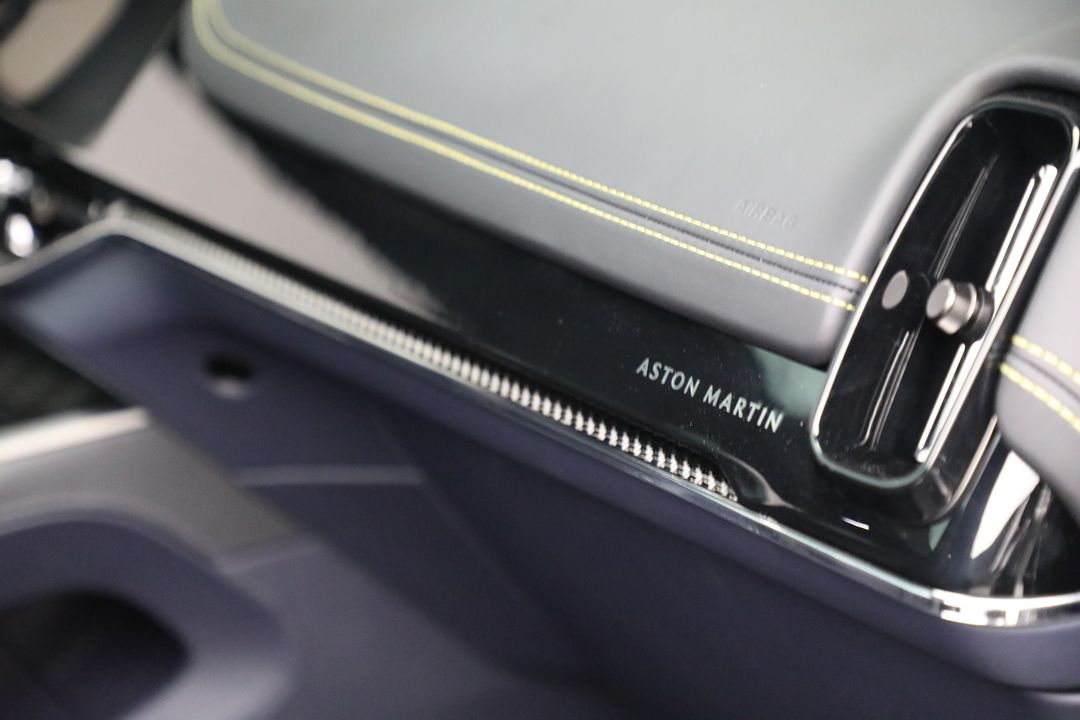 2025 Aston Martin DBX