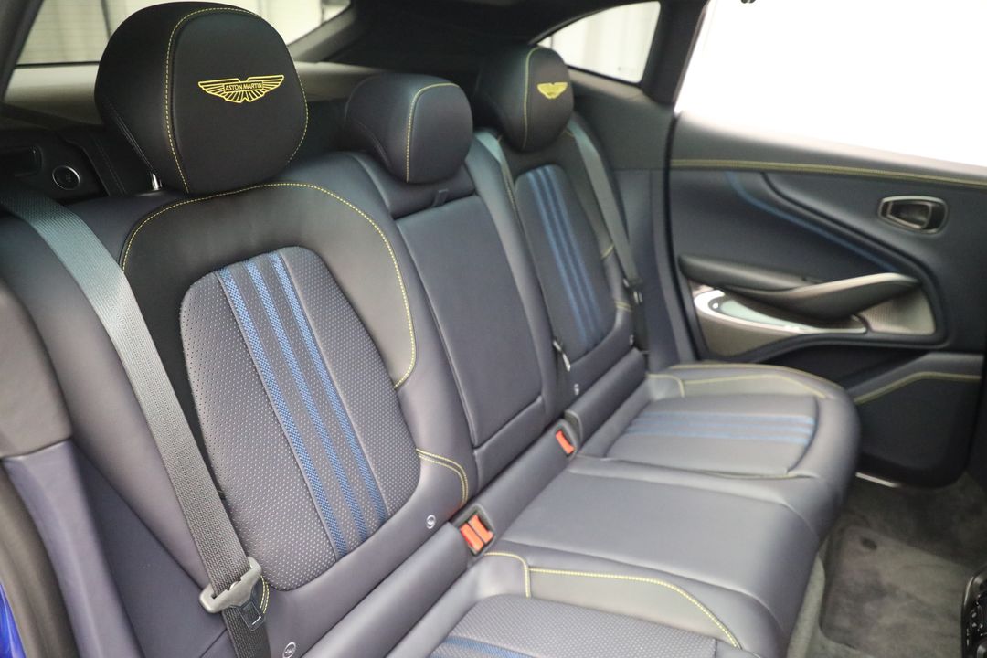 2025 Aston Martin DBX