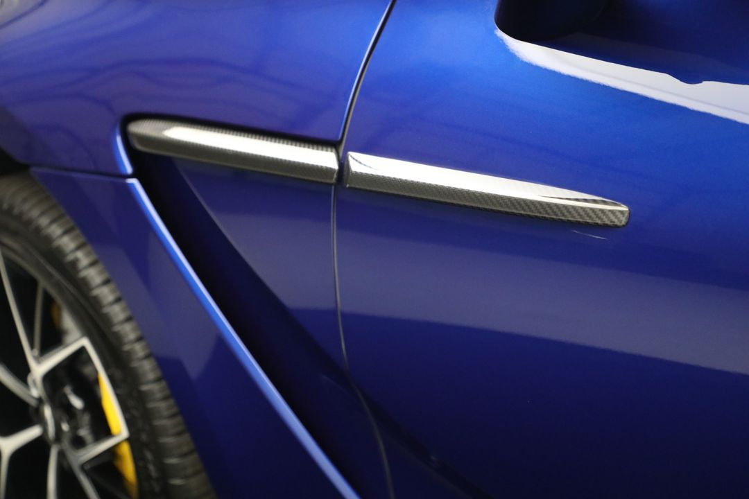 2025 Aston Martin DBX