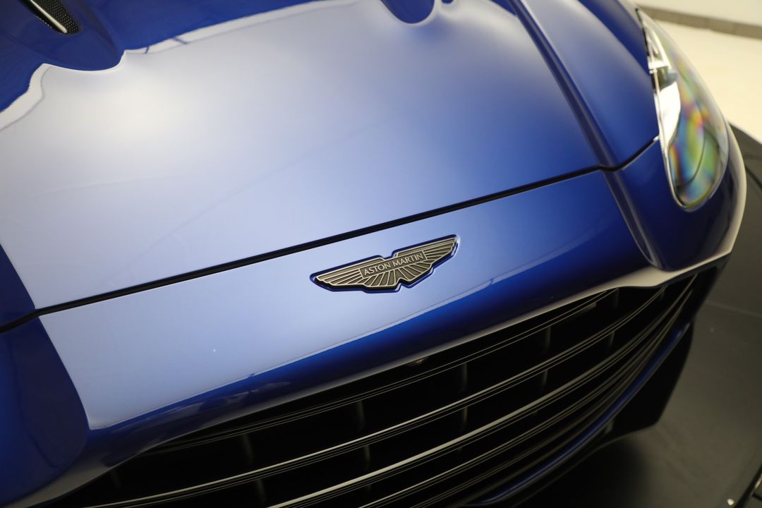 2025 Aston Martin DBX