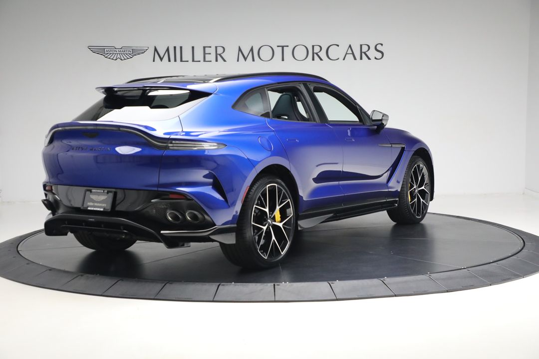 2025 Aston Martin DBX