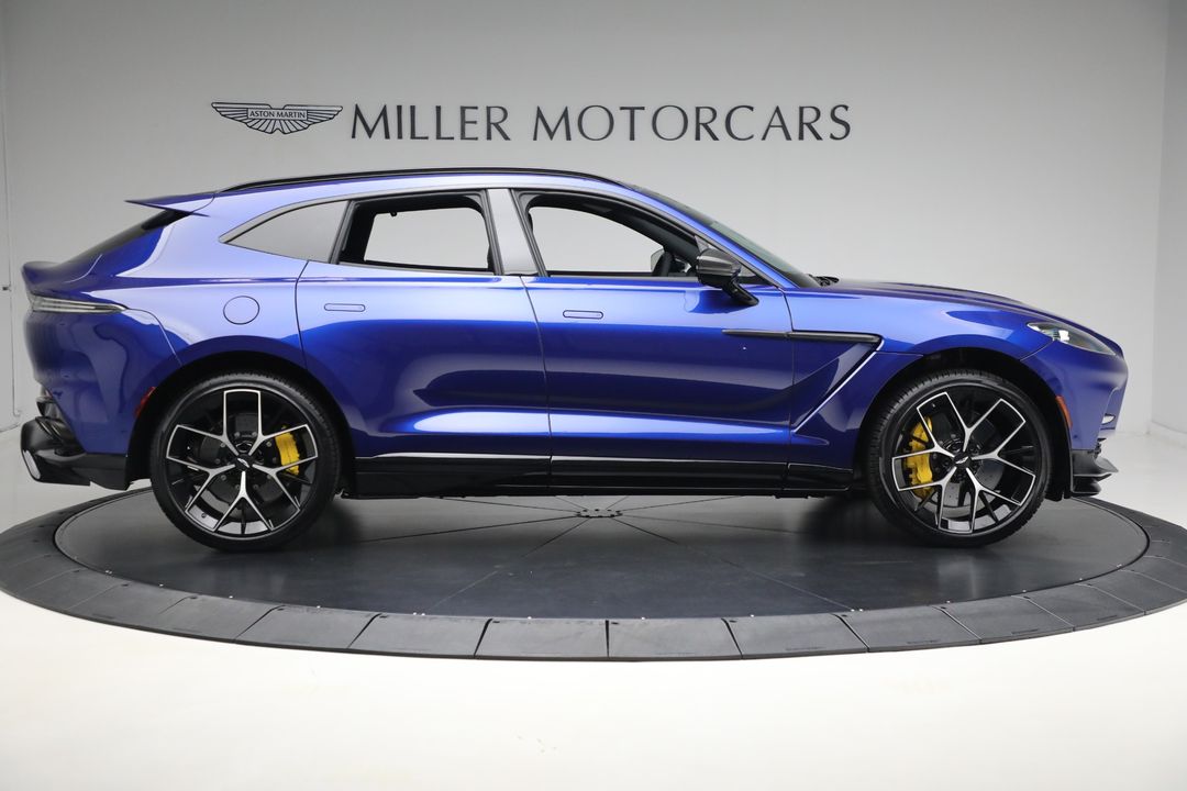 2025 Aston Martin DBX