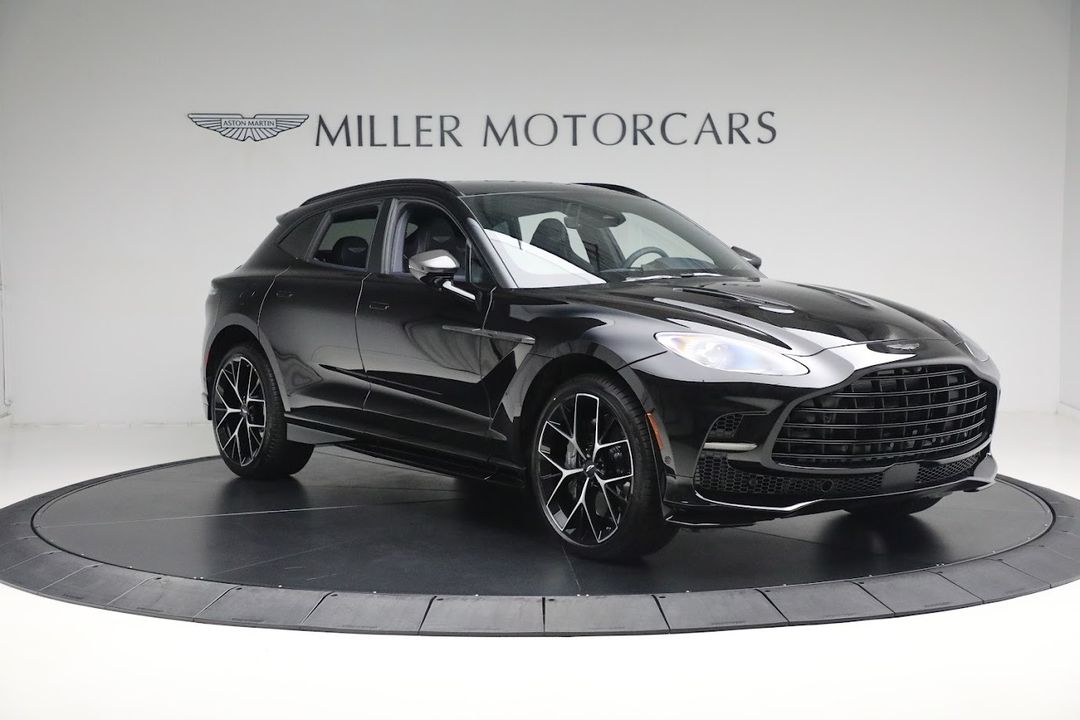 2025 Aston Martin DBX