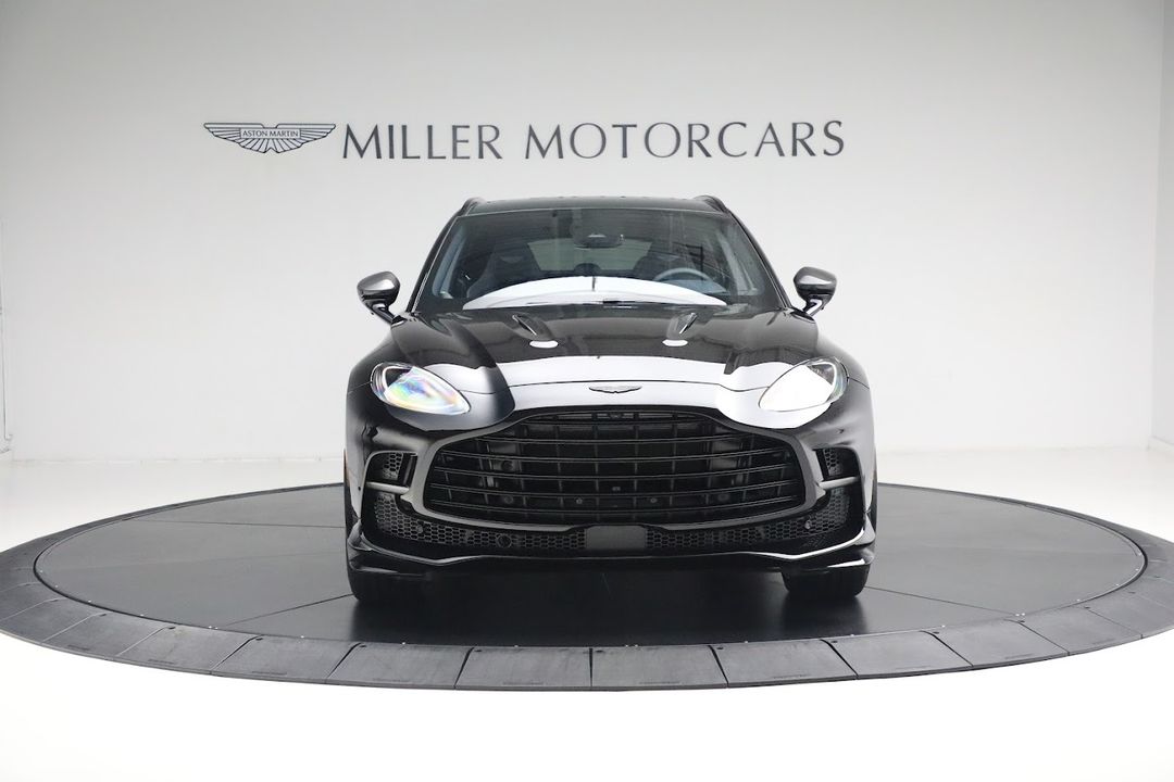 2025 Aston Martin DBX