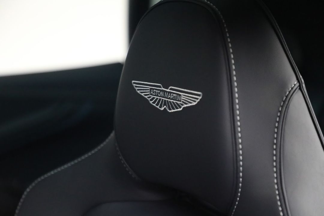 2025 Aston Martin DBX