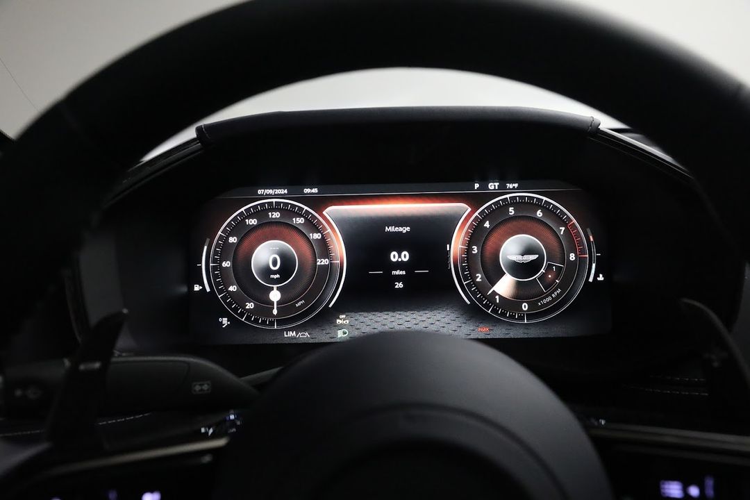 2025 Aston Martin DBX